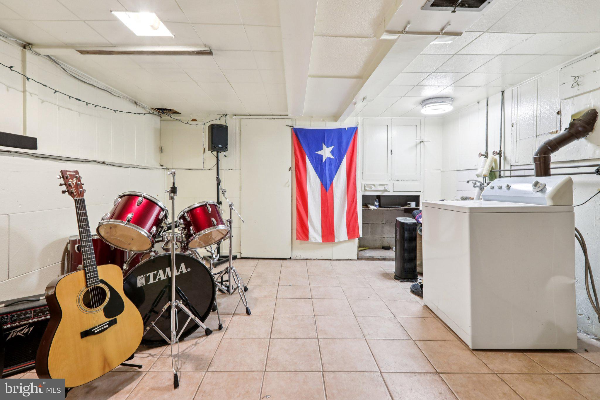 376 HOLLYWOOD AVENUE