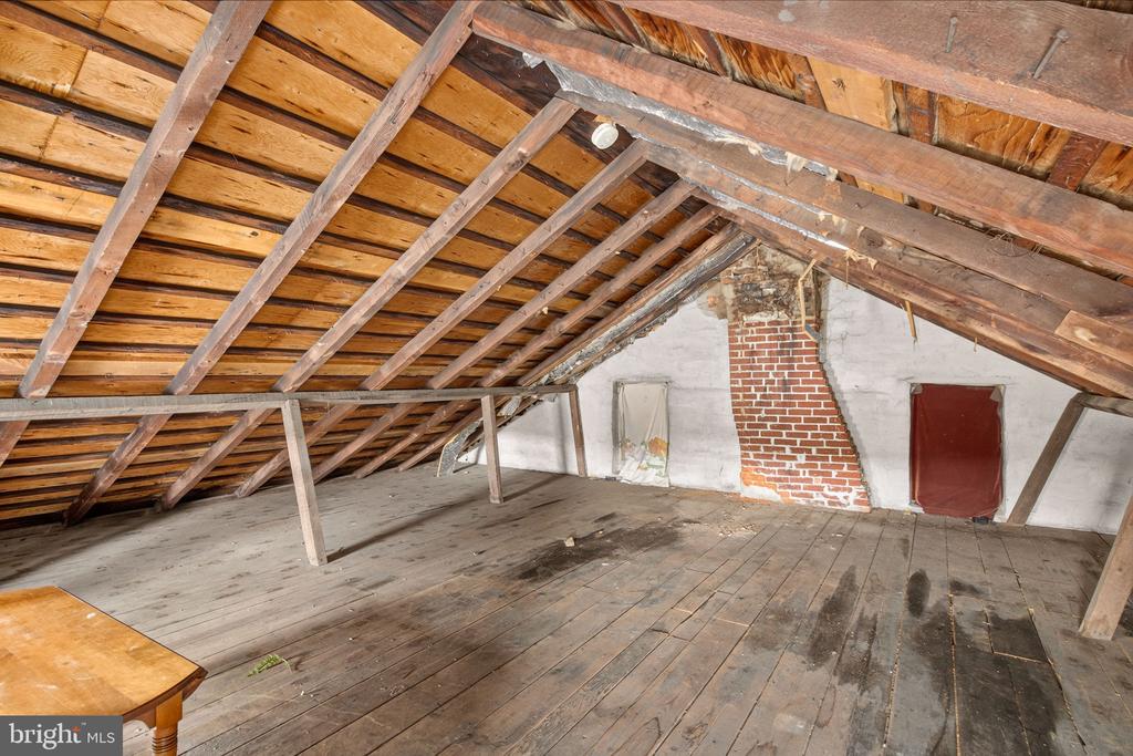 125 E CHESTNUT STREET