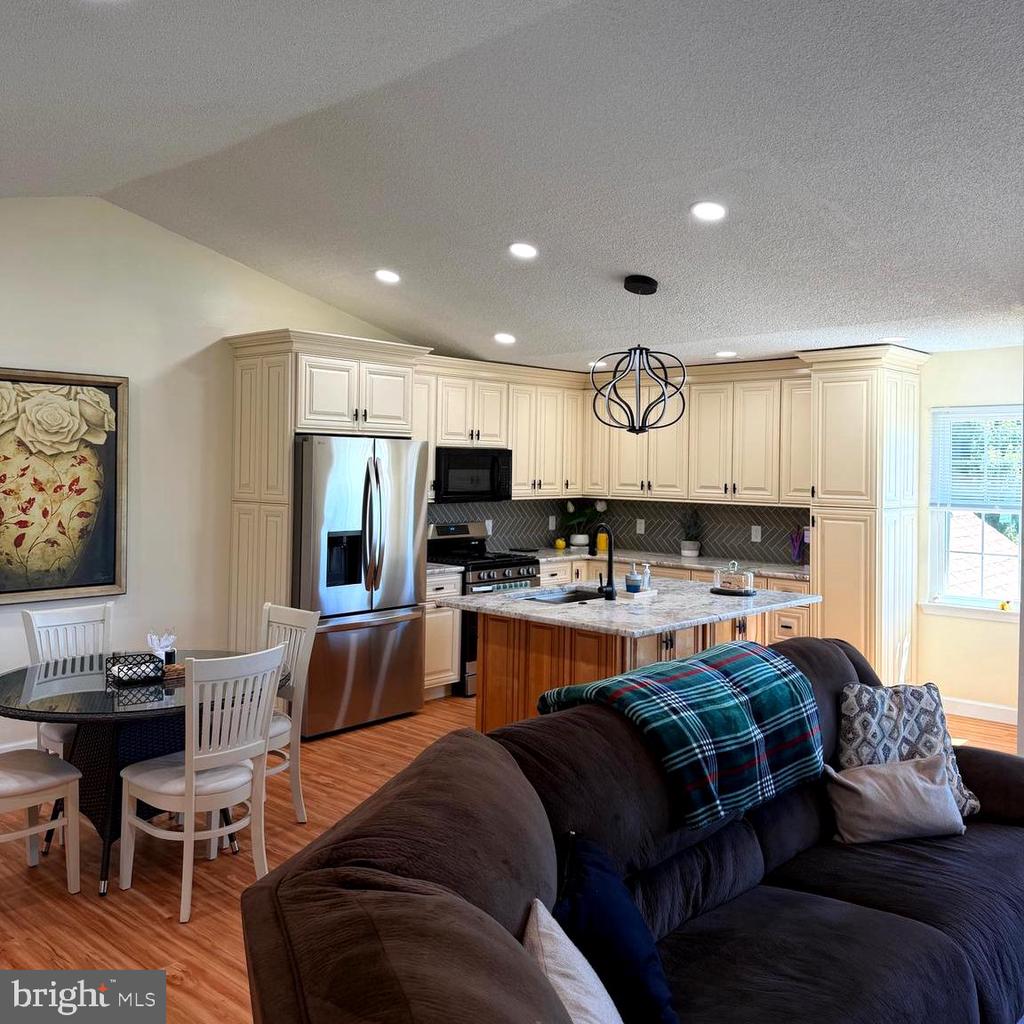 543 CEDAR HOLLOW DRIVE