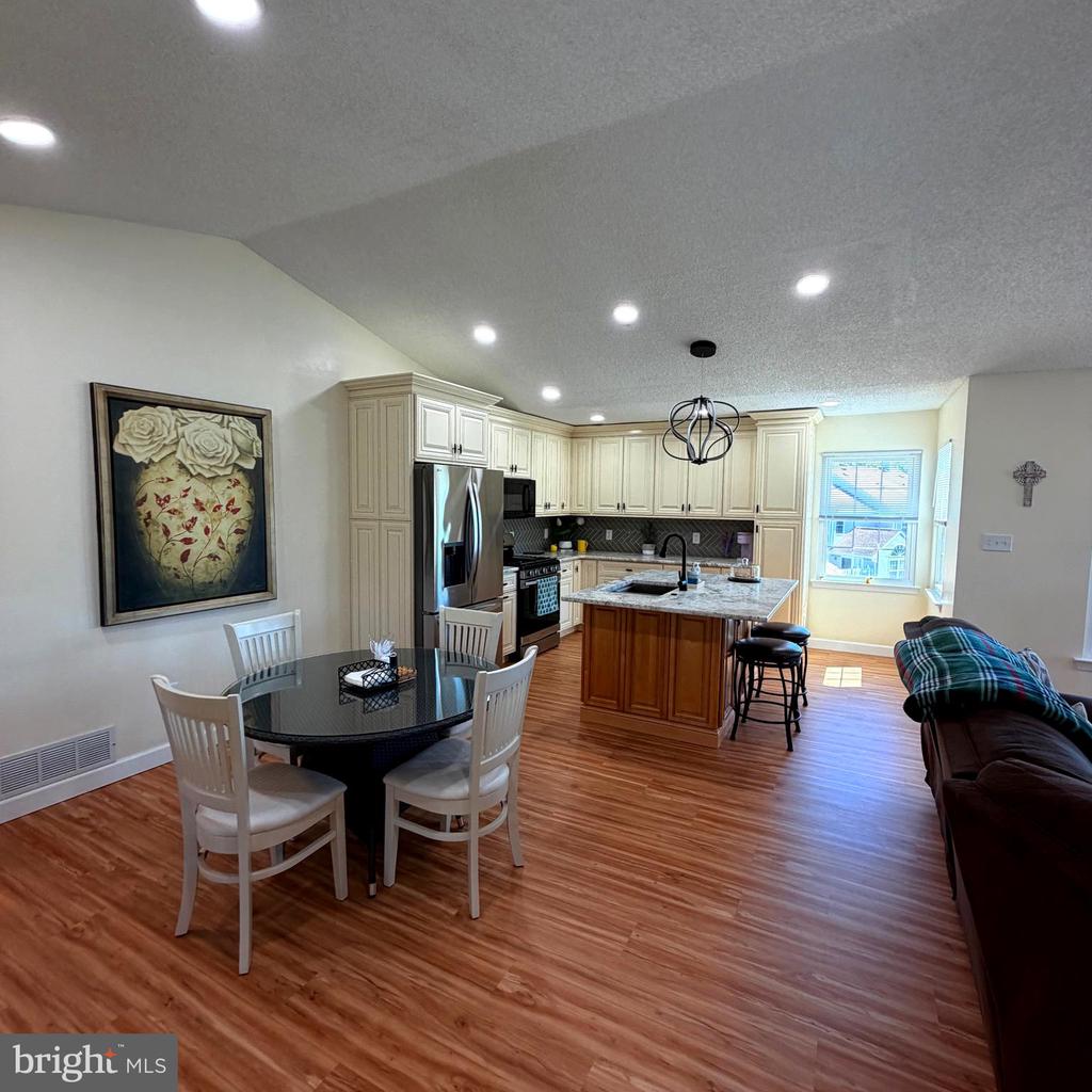 543 CEDAR HOLLOW DRIVE