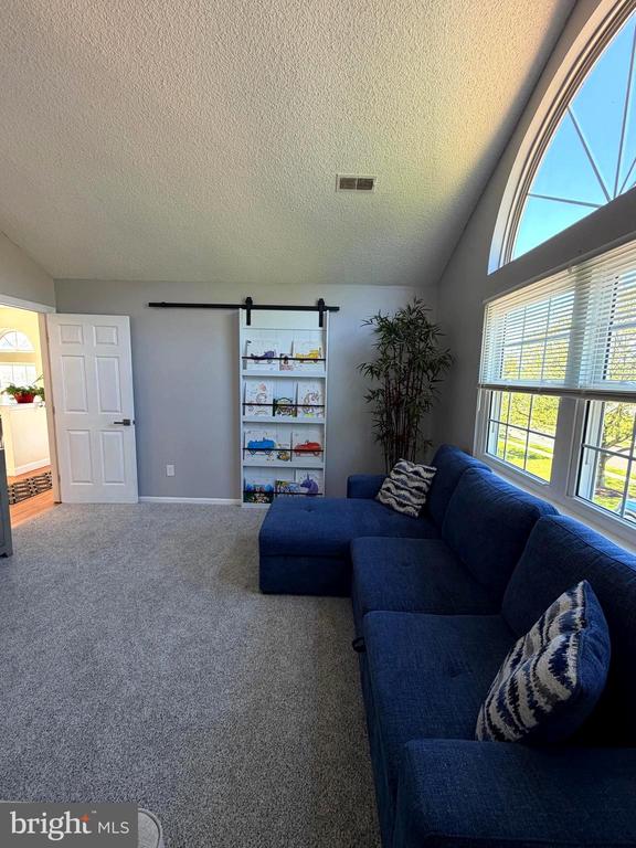 543 CEDAR HOLLOW DRIVE