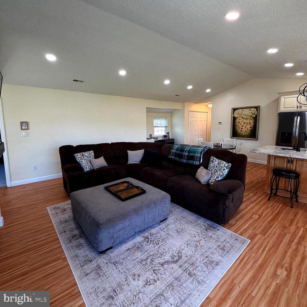 543 CEDAR HOLLOW DRIVE