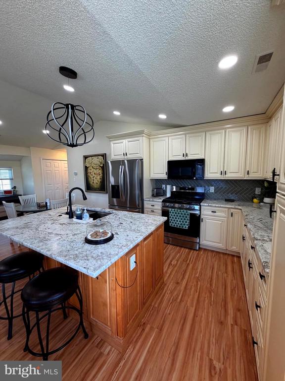 543 CEDAR HOLLOW DRIVE