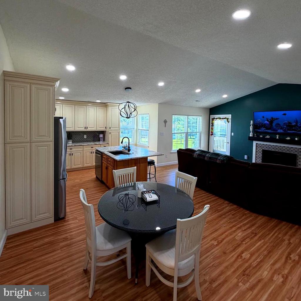 543 CEDAR HOLLOW DRIVE