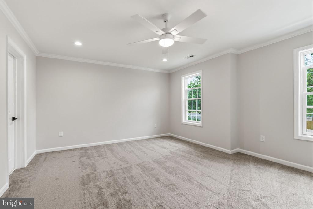 171 E HIGHLAND