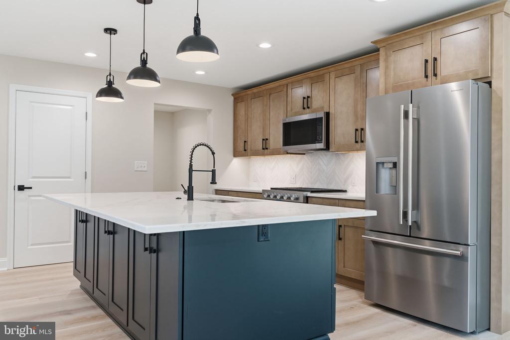 171 E HIGHLAND