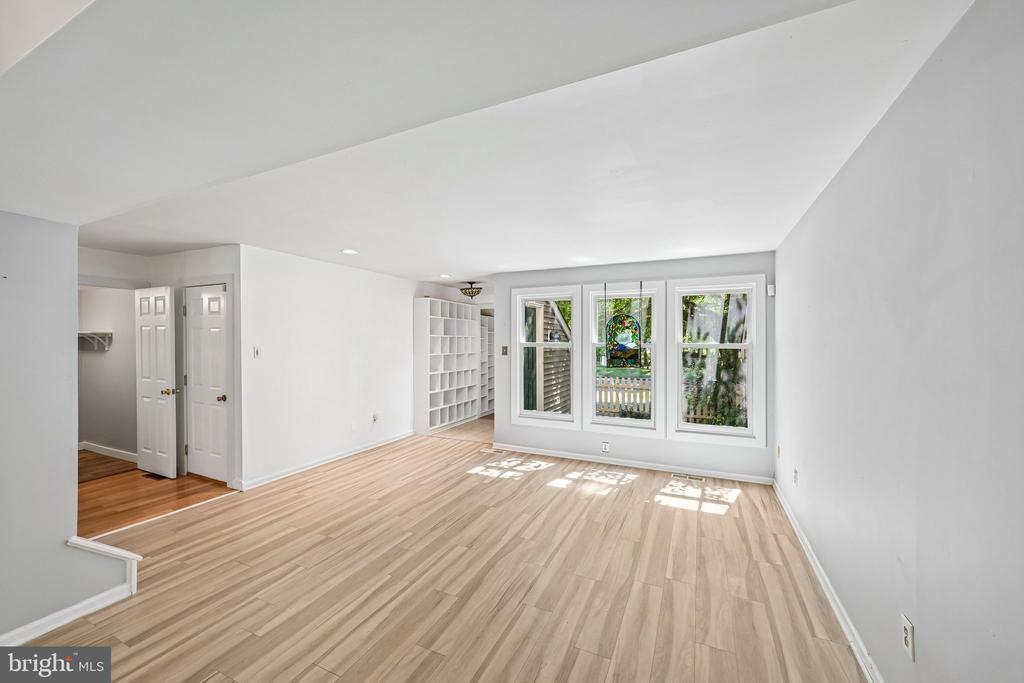1564 APPLEWOOD CIRCLE
