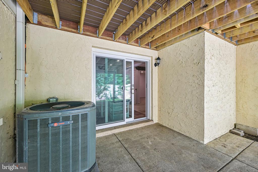 1564 APPLEWOOD CIRCLE