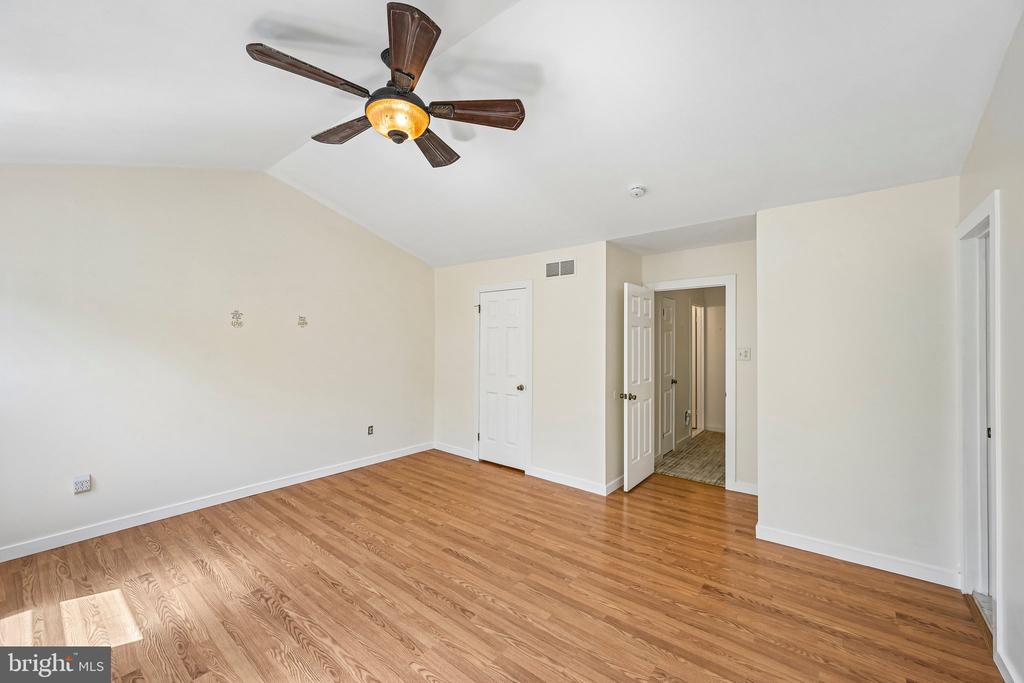 1564 APPLEWOOD CIRCLE