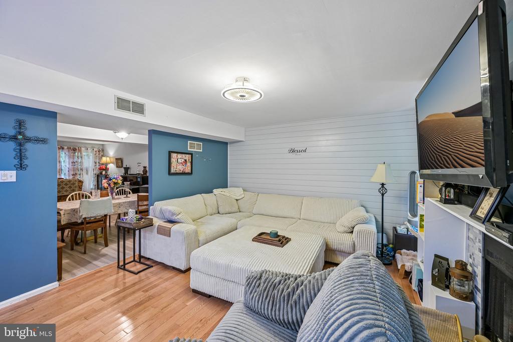 1564 APPLEWOOD CIRCLE