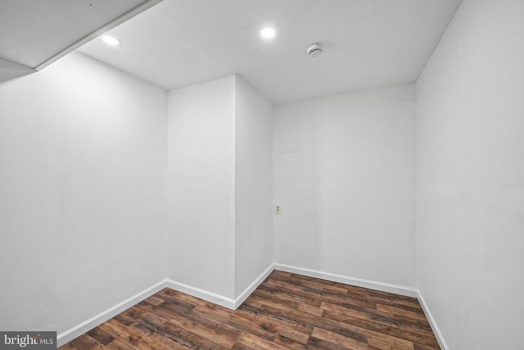 1564 APPLEWOOD CIRCLE