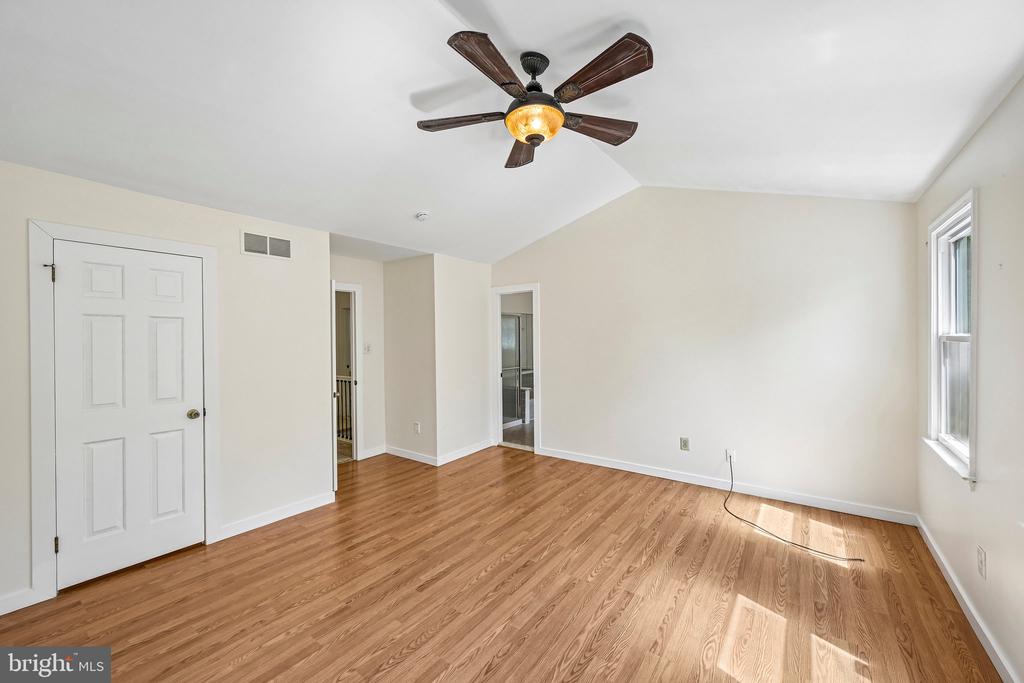 1564 APPLEWOOD CIRCLE