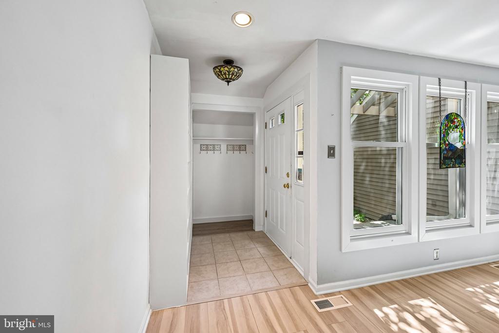 1564 APPLEWOOD CIRCLE