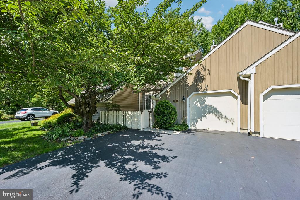 1564 APPLEWOOD CIRCLE