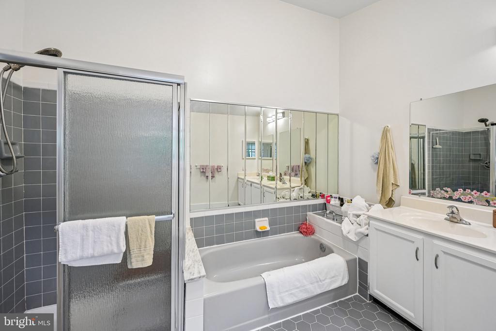 1564 APPLEWOOD CIRCLE