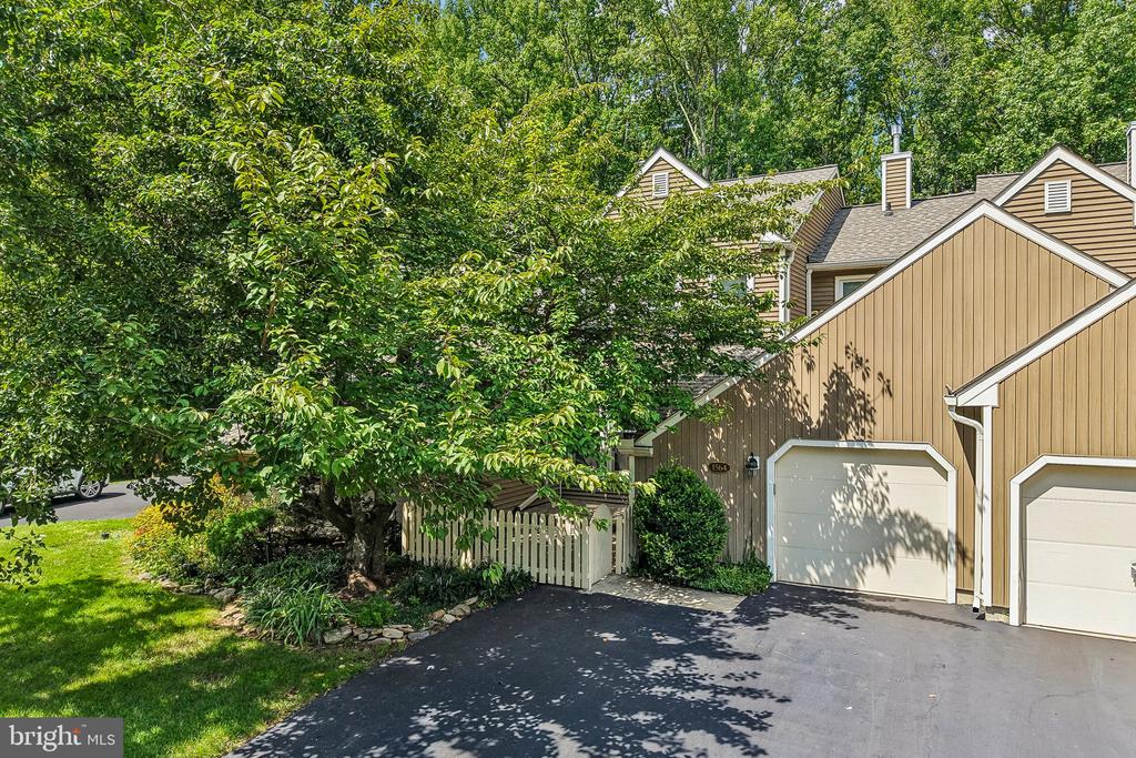 1564 APPLEWOOD CIRCLE