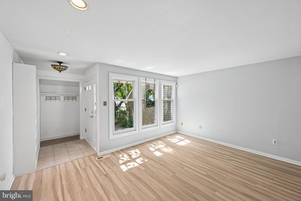1564 APPLEWOOD CIRCLE