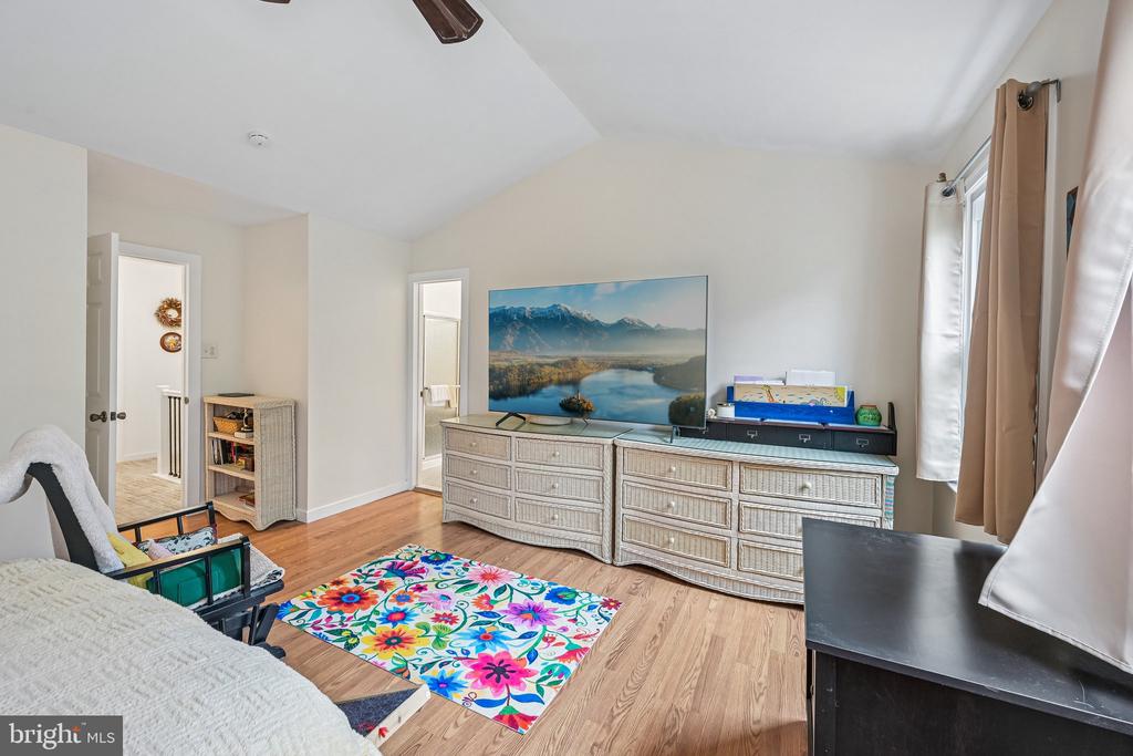 1564 APPLEWOOD CIRCLE