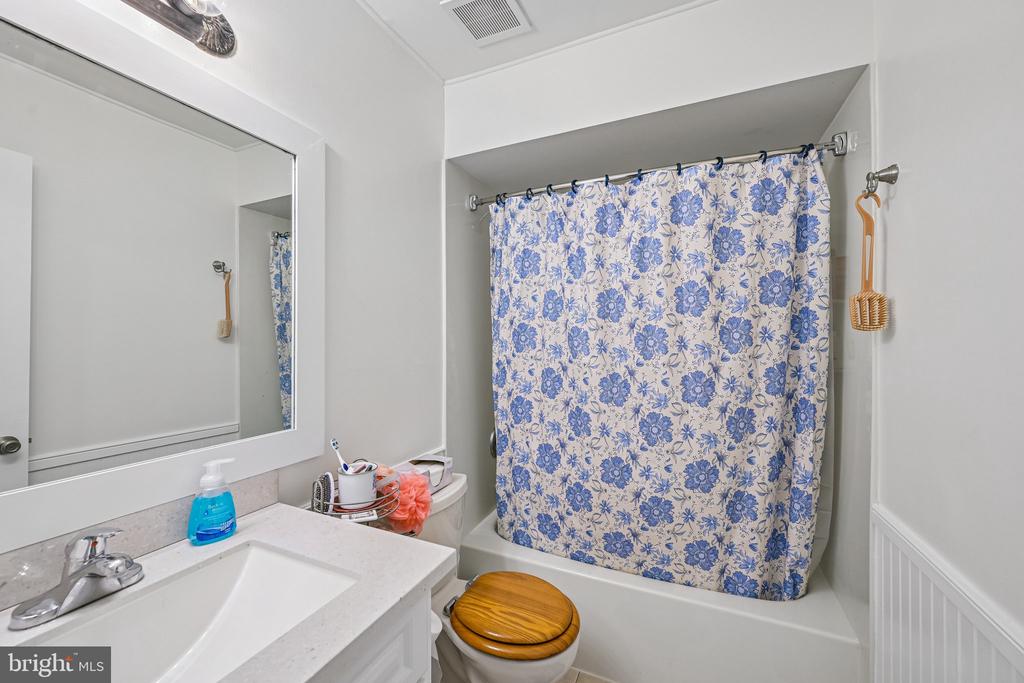 1564 APPLEWOOD CIRCLE