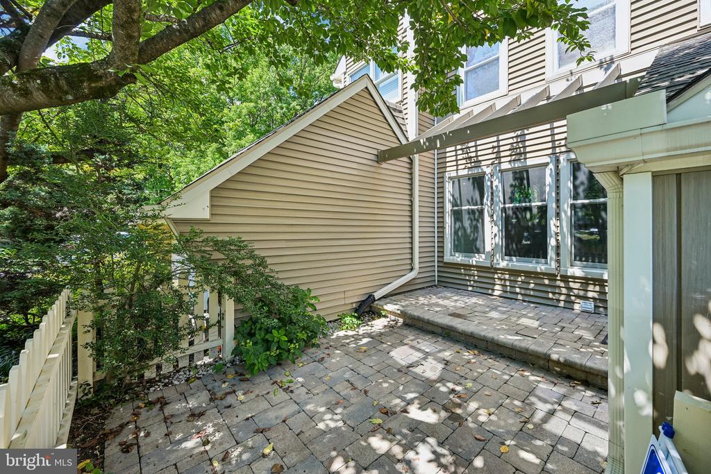 1564 APPLEWOOD CIRCLE