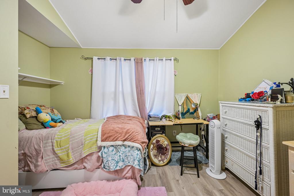 1564 APPLEWOOD CIRCLE