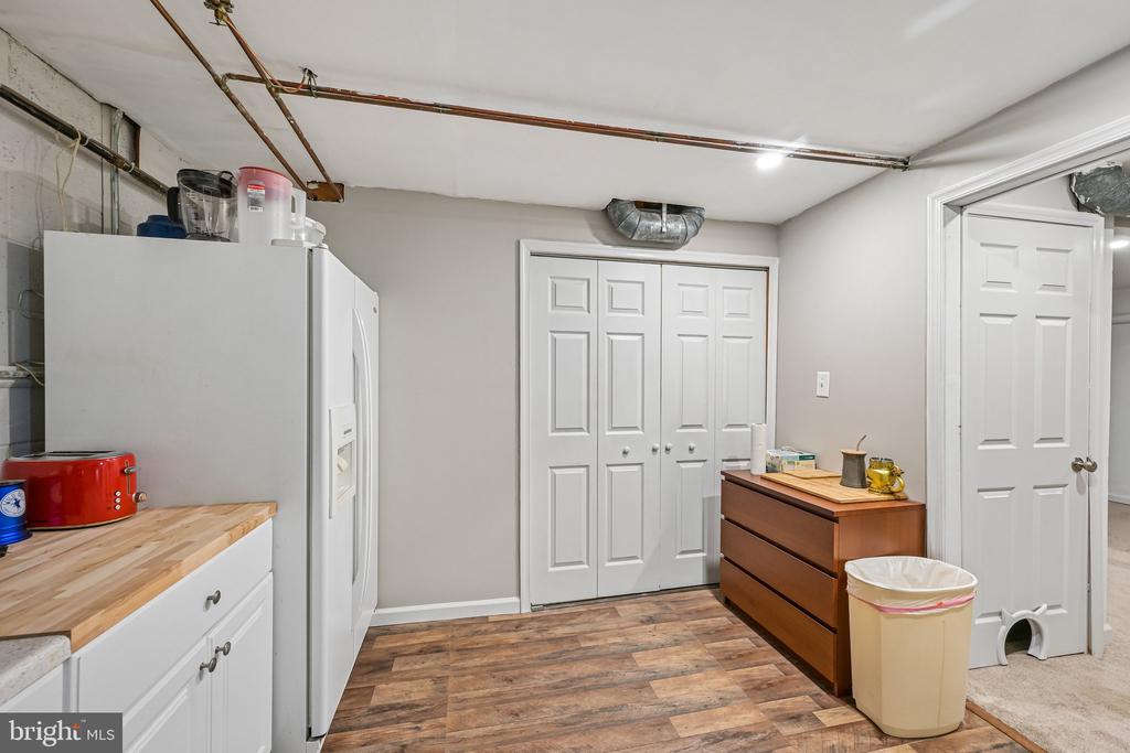 1564 APPLEWOOD CIRCLE