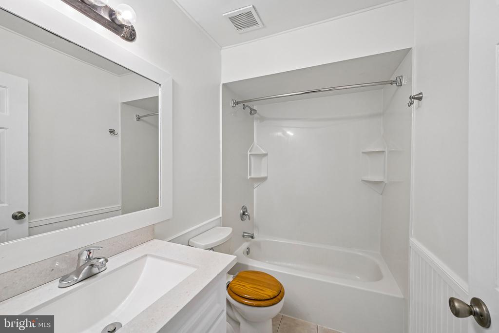 1564 APPLEWOOD CIRCLE