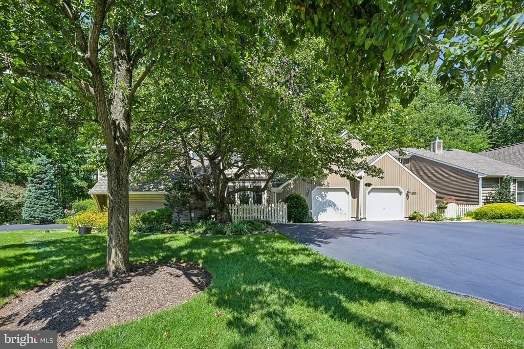 1564 APPLEWOOD CIRCLE