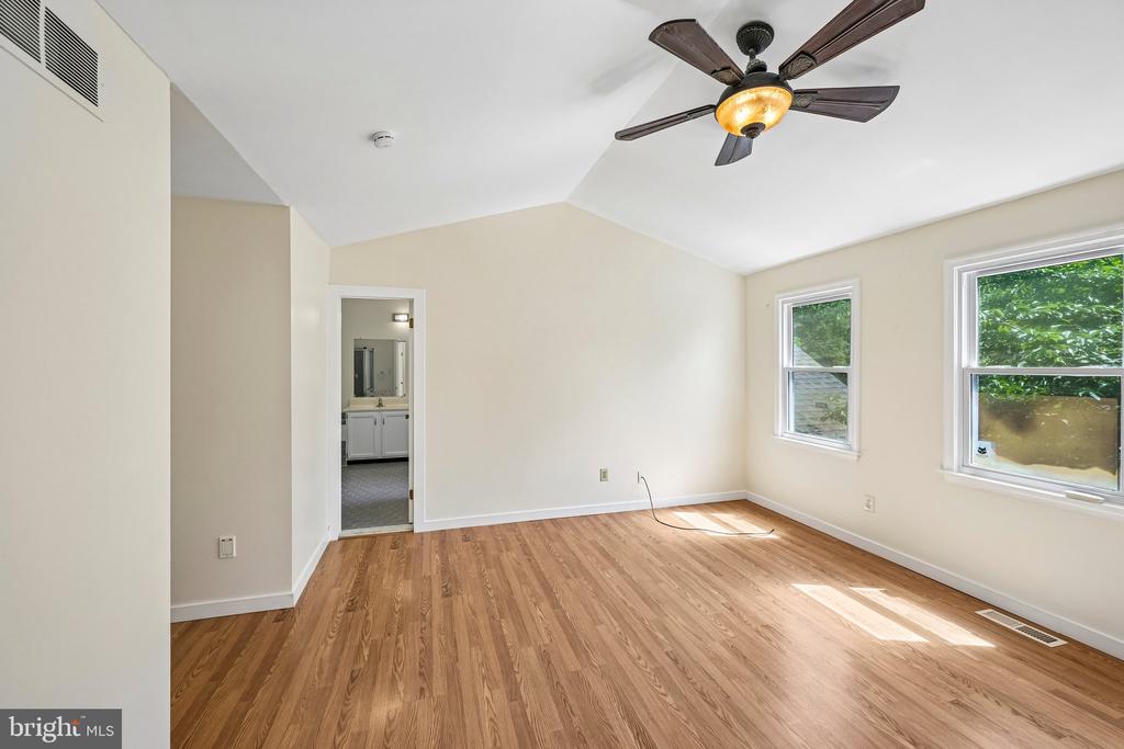 1564 APPLEWOOD CIRCLE