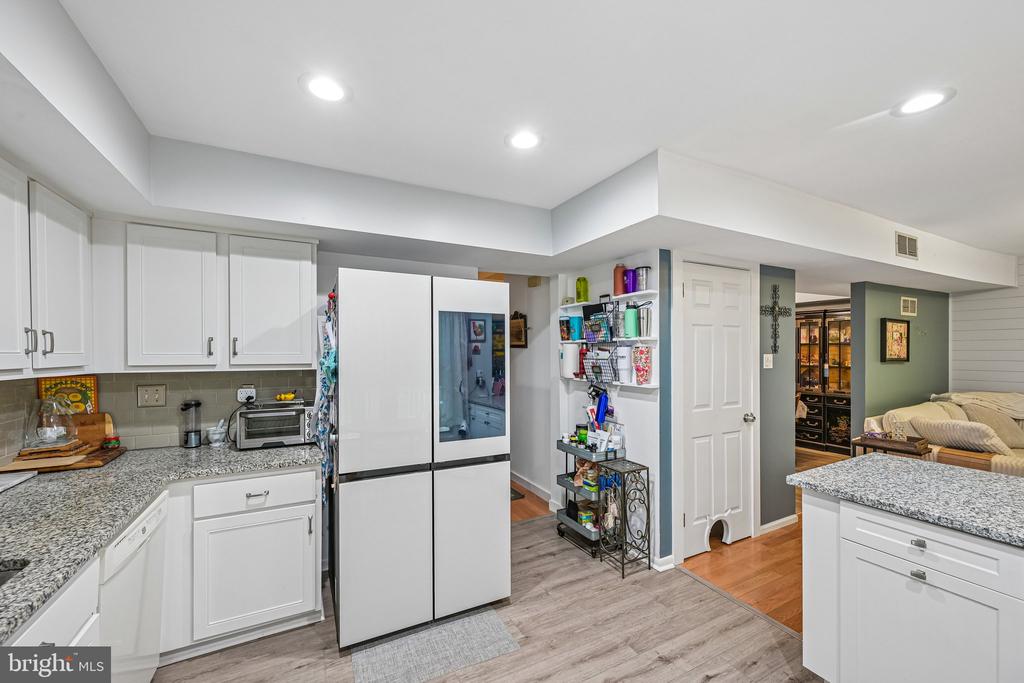 1564 APPLEWOOD CIRCLE