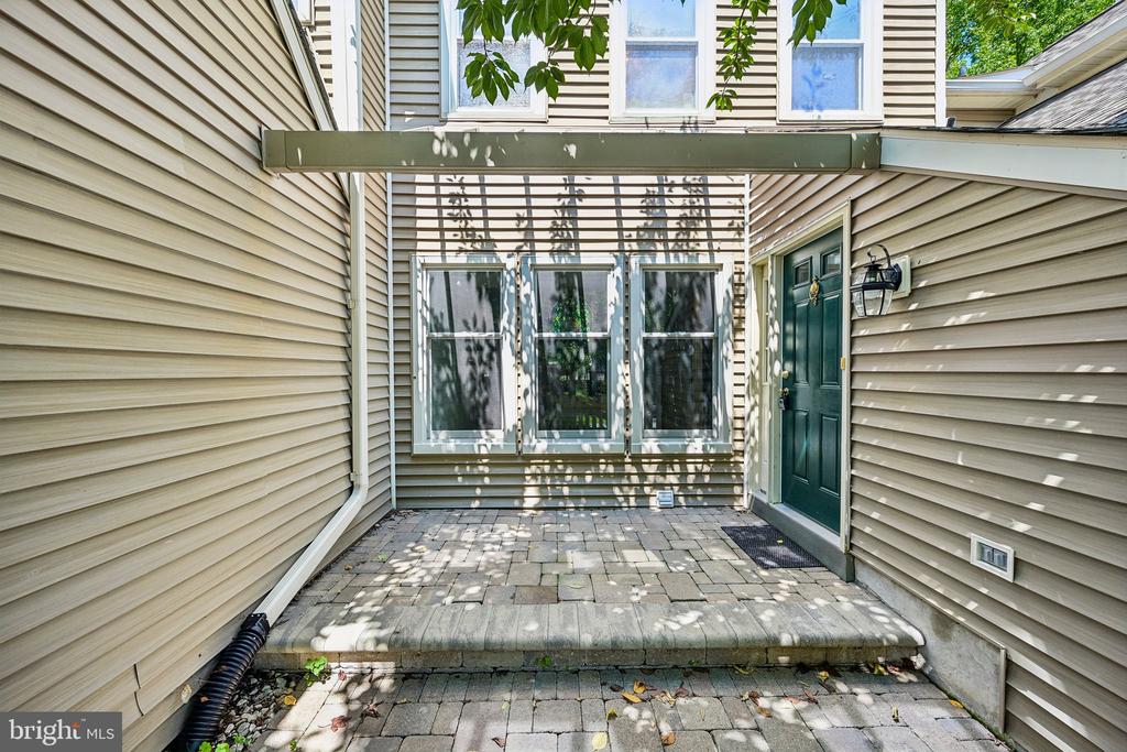 1564 APPLEWOOD CIRCLE