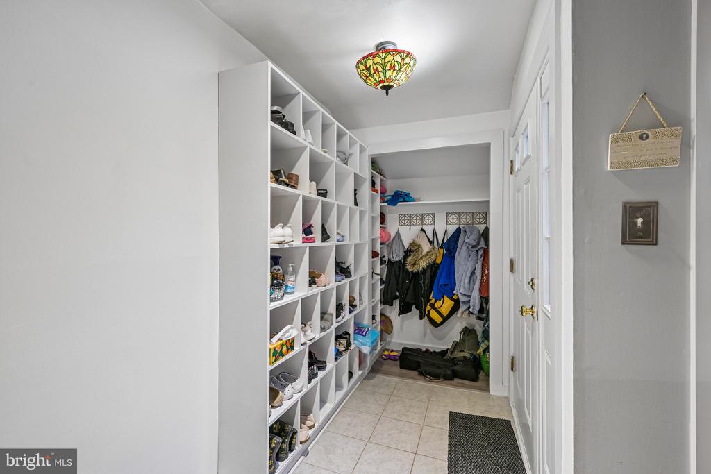 1564 APPLEWOOD CIRCLE