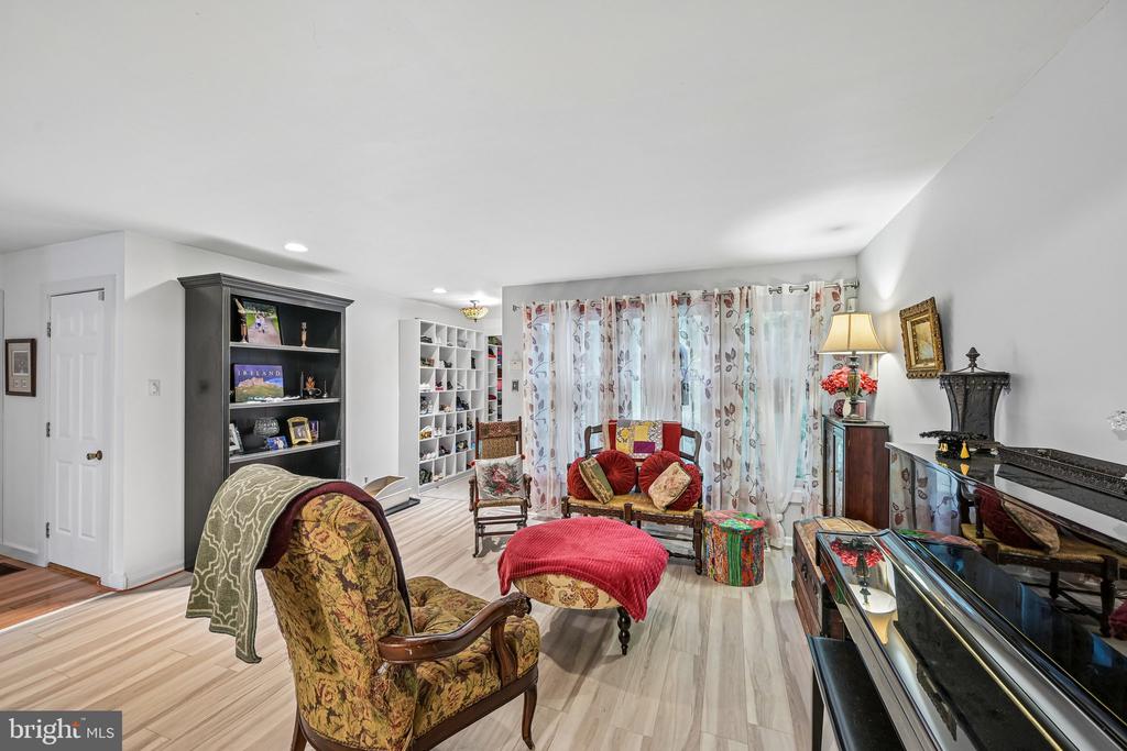 1564 APPLEWOOD CIRCLE