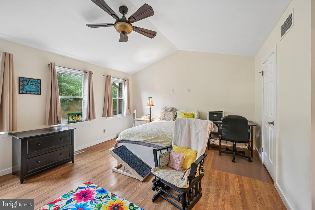 1564 APPLEWOOD CIRCLE