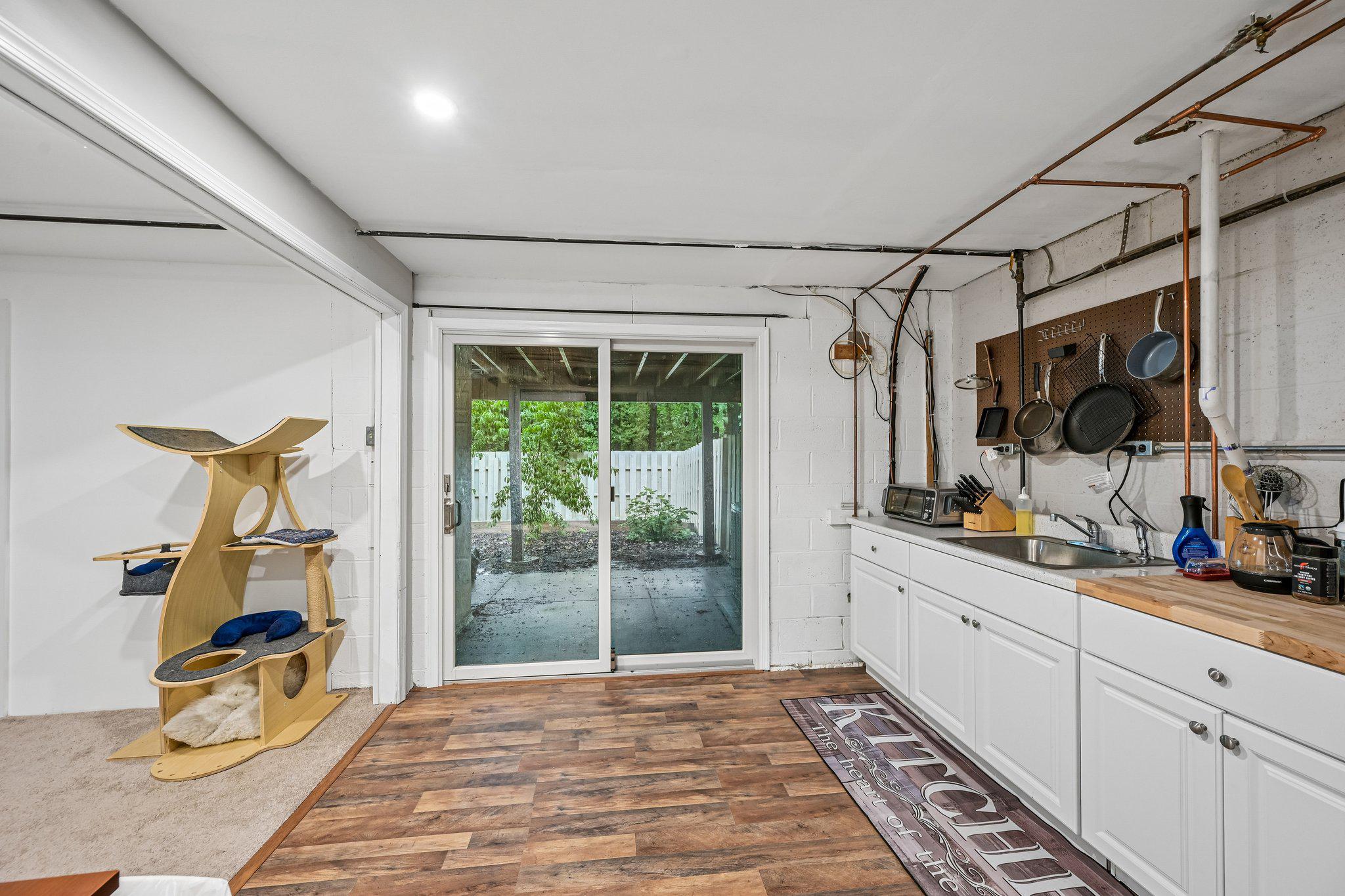 1564 APPLEWOOD CIRCLE