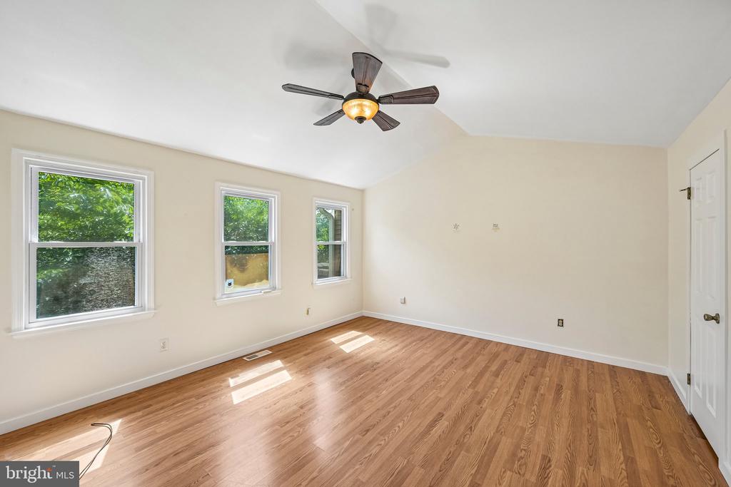 1564 APPLEWOOD CIRCLE