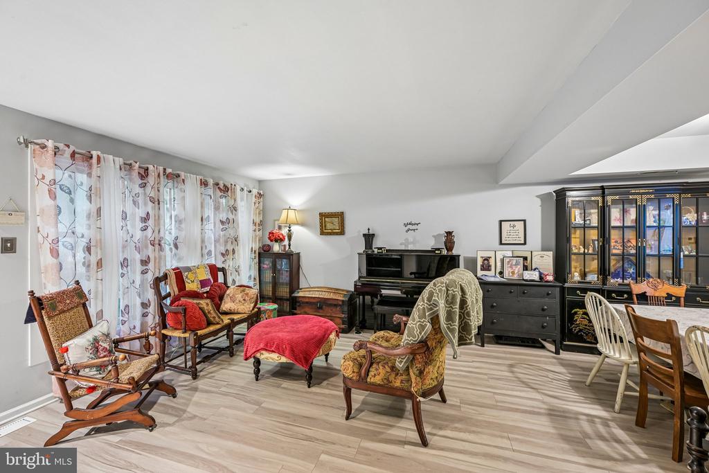 1564 APPLEWOOD CIRCLE
