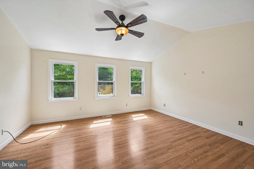 1564 APPLEWOOD CIRCLE