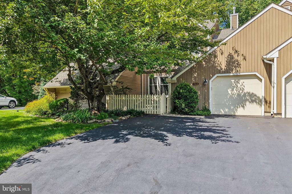 1564 APPLEWOOD CIRCLE