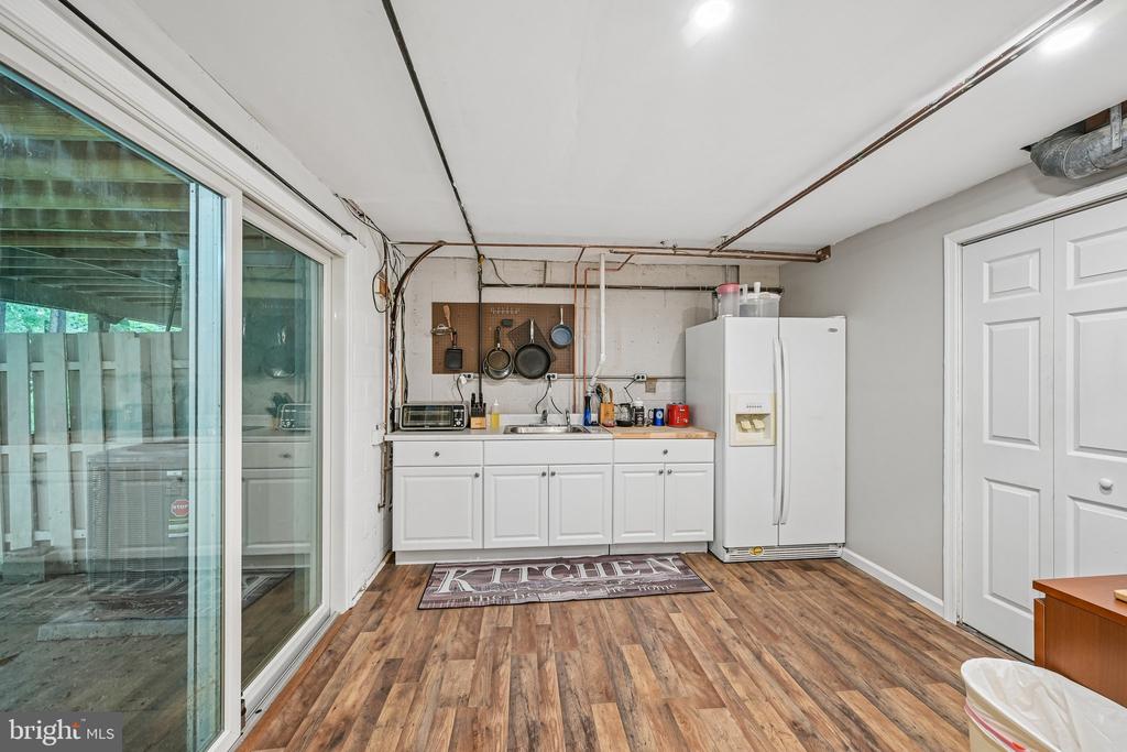 1564 APPLEWOOD CIRCLE