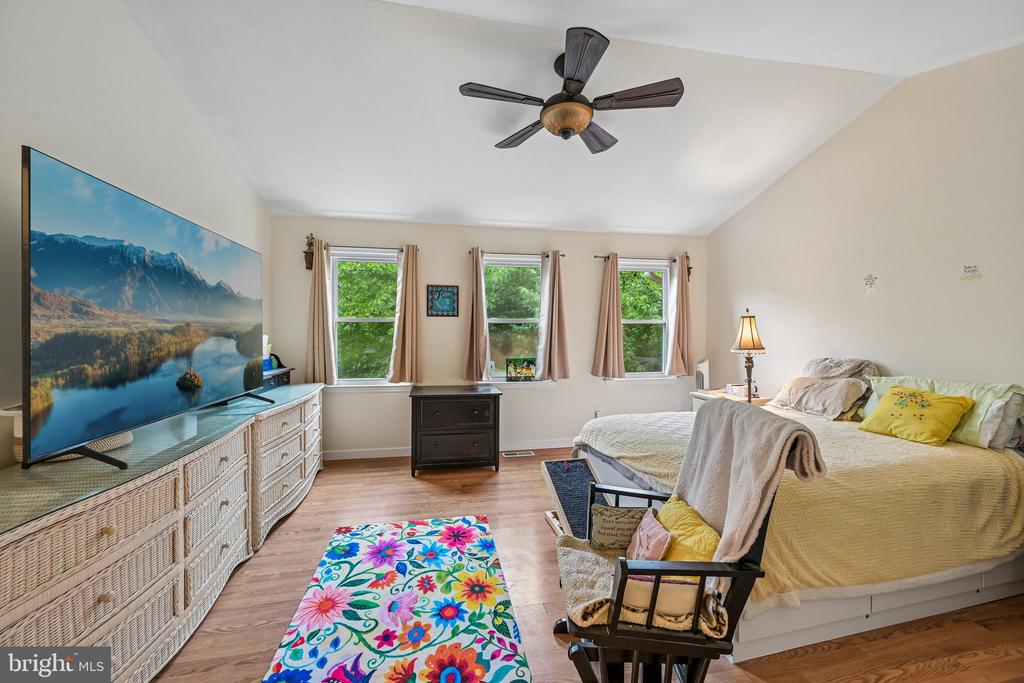 1564 APPLEWOOD CIRCLE