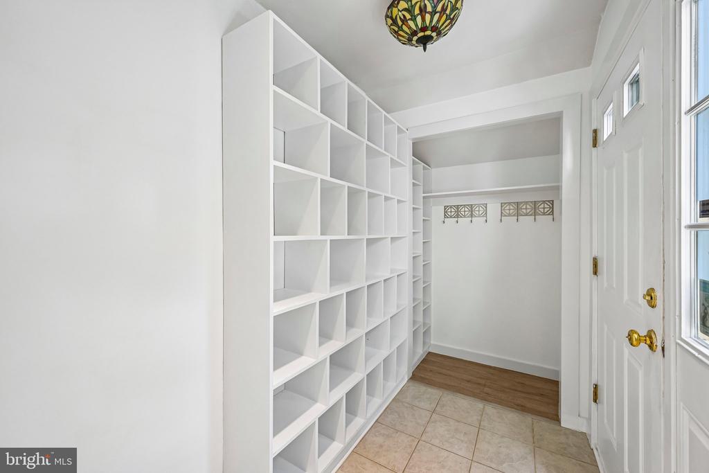 1564 APPLEWOOD CIRCLE