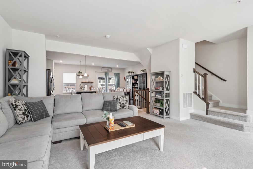 211 HIBISCUS WAY