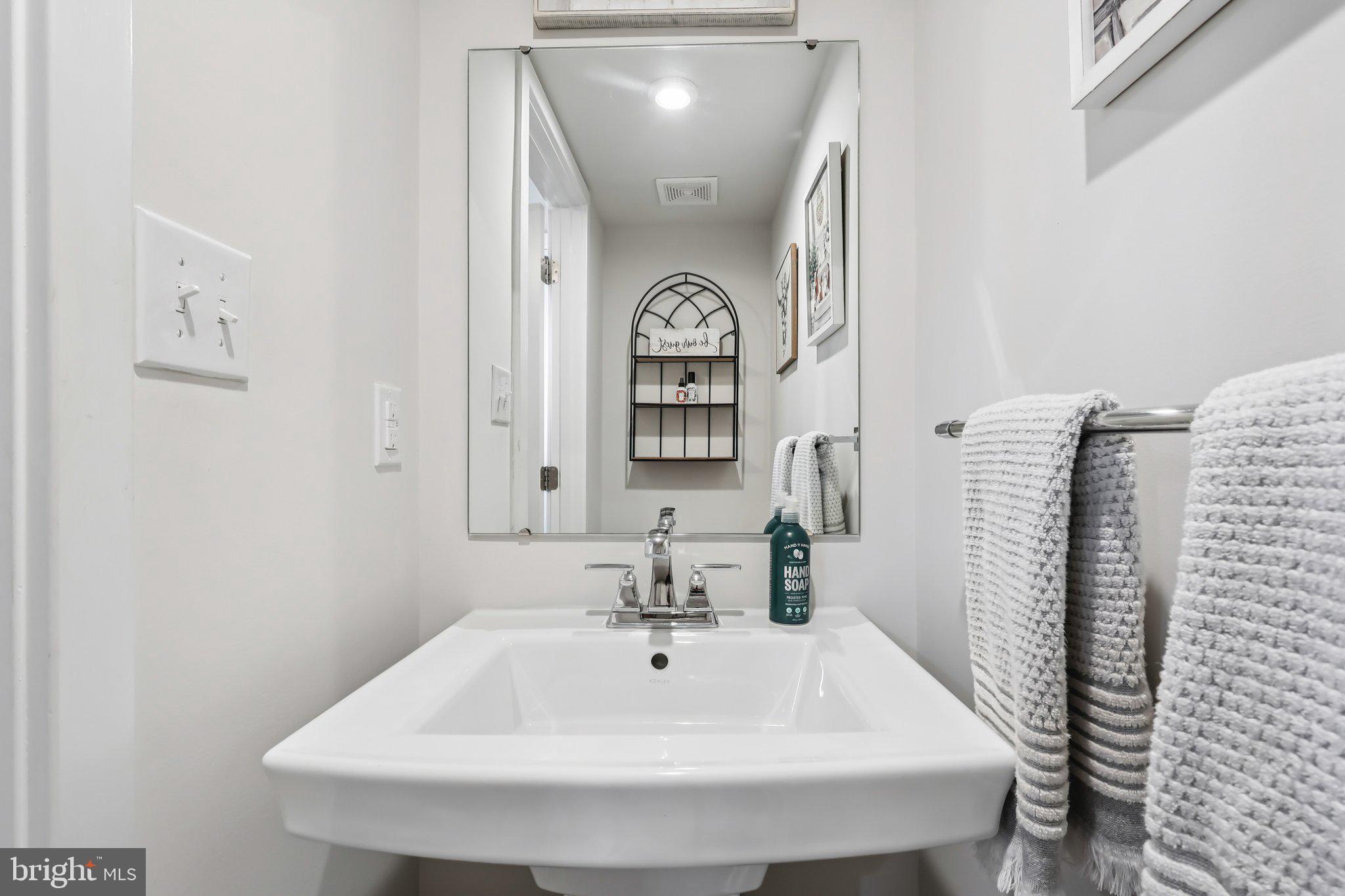 211 HIBISCUS WAY