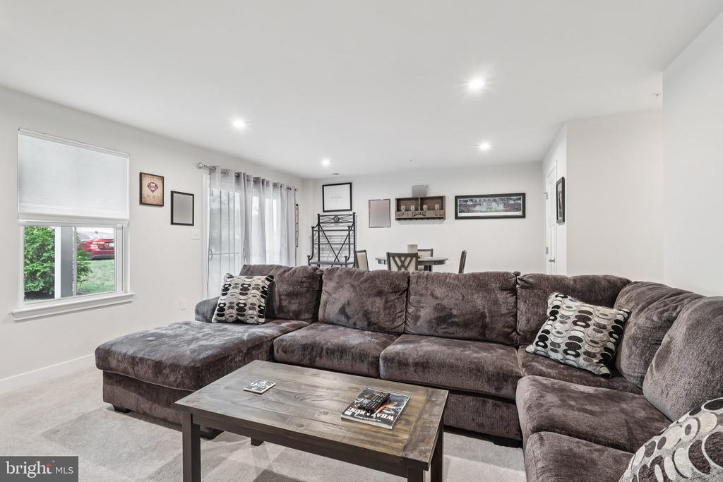 211 HIBISCUS WAY