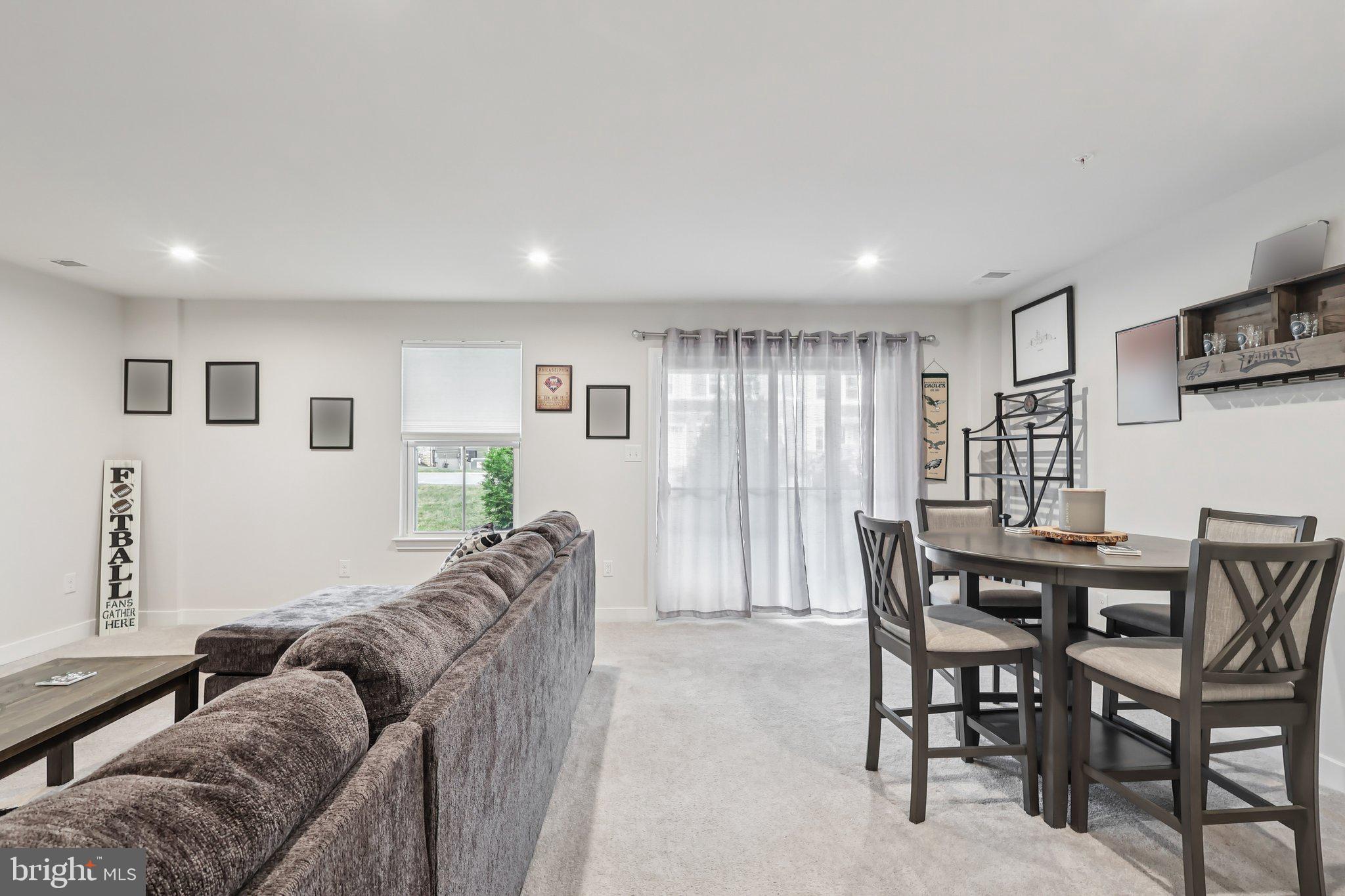 211 HIBISCUS WAY