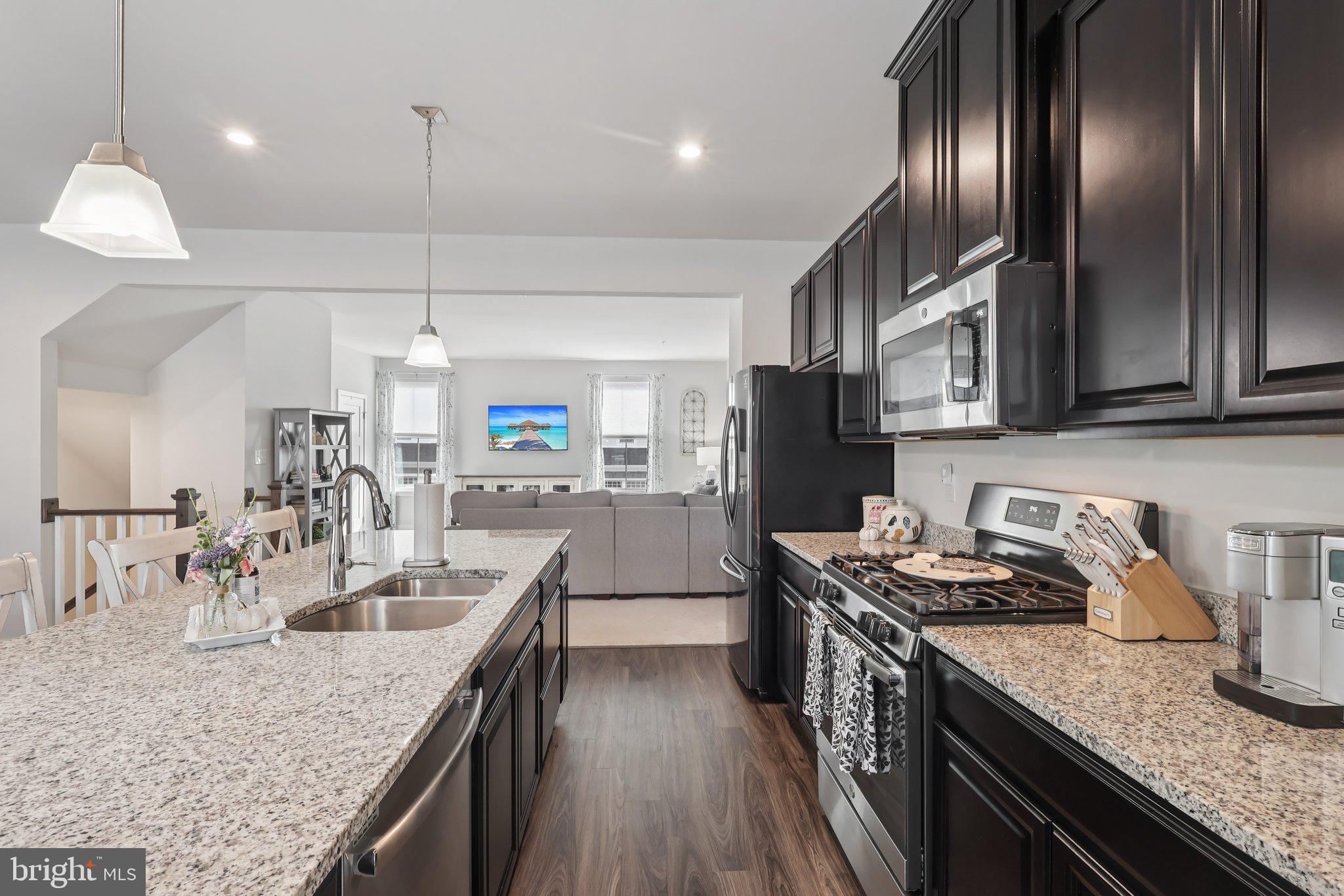 211 HIBISCUS WAY