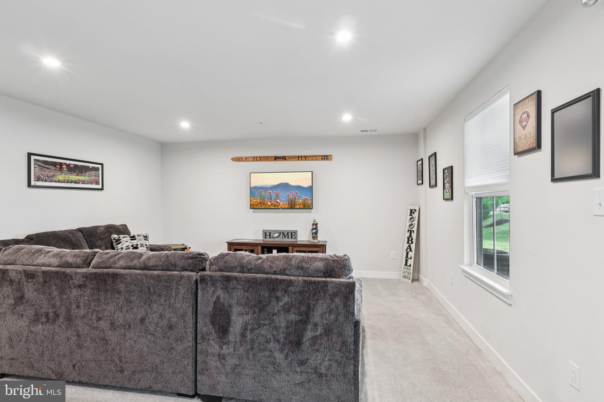 211 HIBISCUS WAY