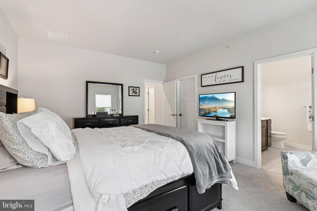 211 HIBISCUS WAY