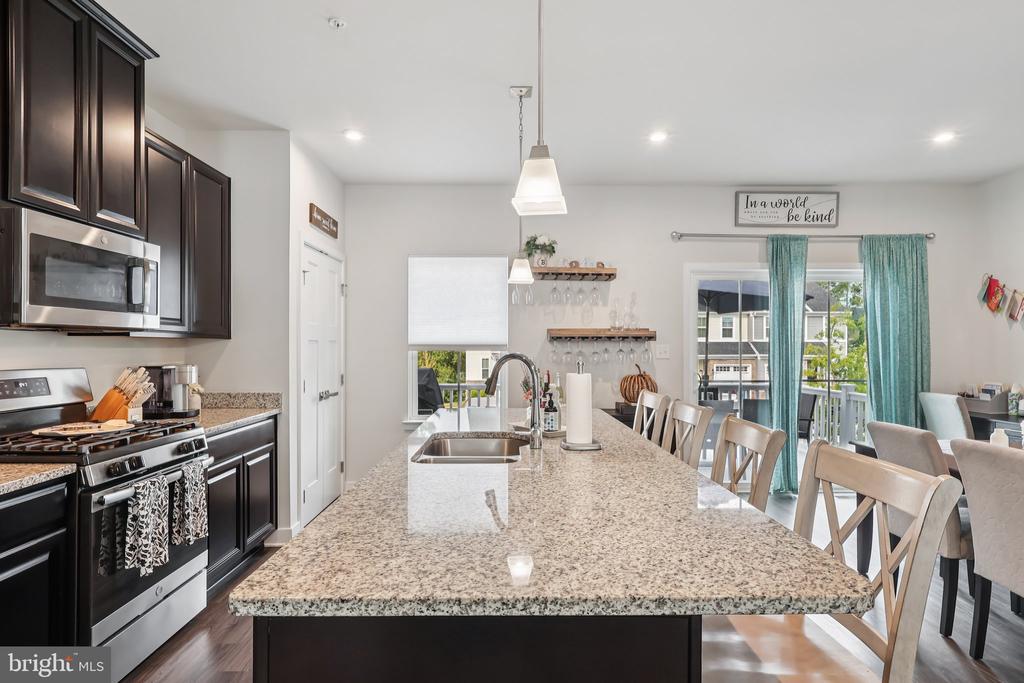 211 HIBISCUS WAY